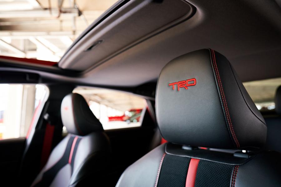 Интерьер Toyota Avalon TRD 2019 года  (фото 16 из 44)